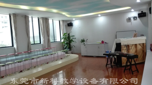 <a href='http://www.w8237.cn/chanpin/58-1.html' target='1' style='font-size:18px; font-weight:bold; color:#000000;'>音樂功能室</a>