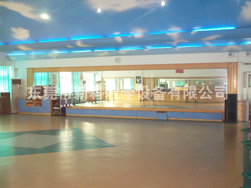 <a href='http://www.w8237.cn/chanpin/59-1.html' target='1' style='font-size:18px; font-weight:bold; color:#000000;'>舞蹈室</a>2