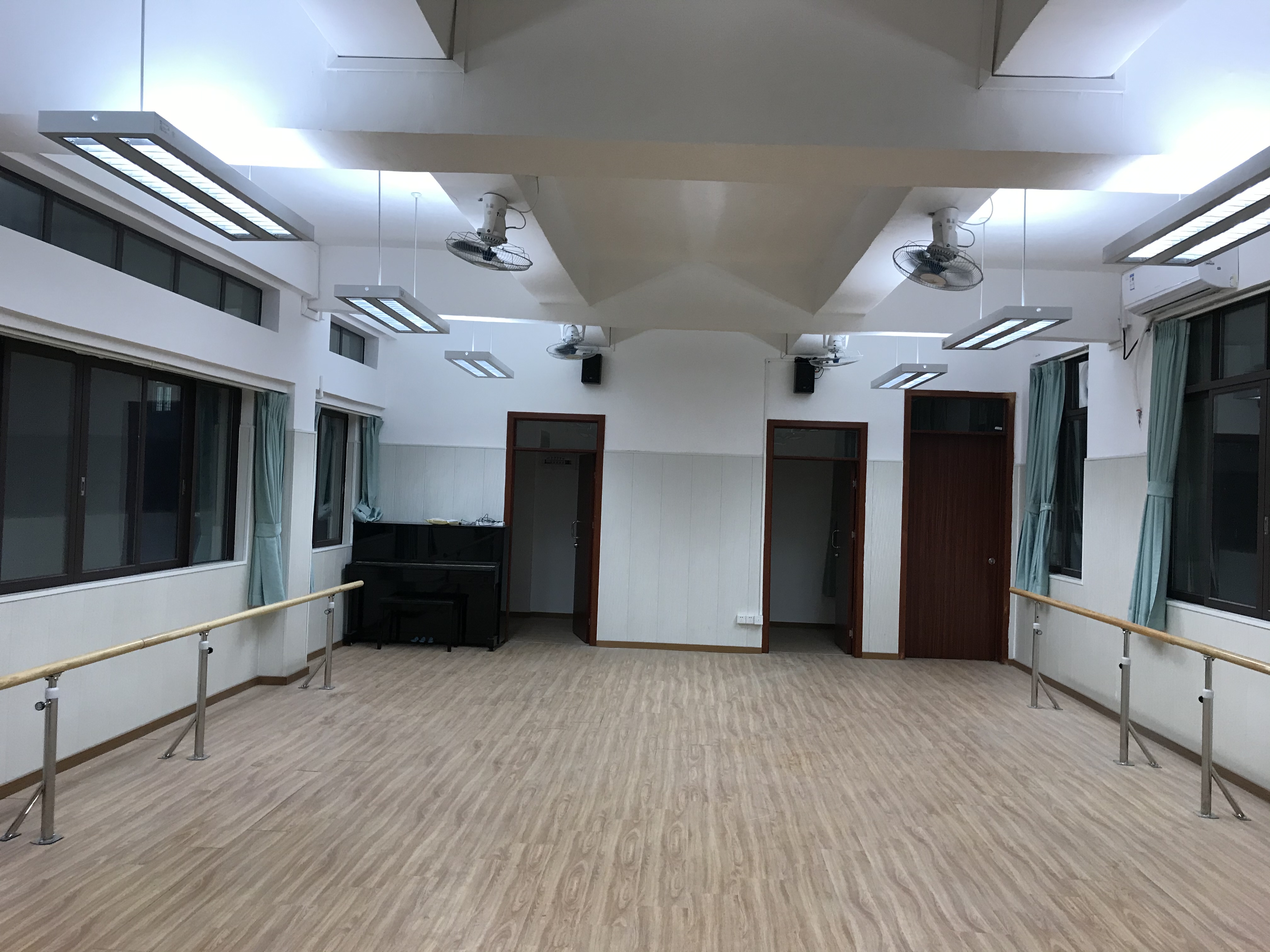 <a href='http://www.w8237.cn/chanpin/59-1.html' target='1' style='font-size:18px; font-weight:bold; color:#000000;'>舞蹈室</a>