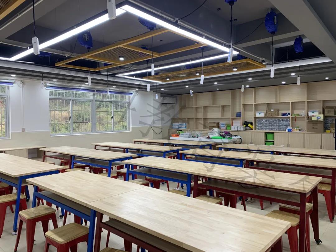 <a href='http://www.w8237.cn' target='1' style='font-size:14px; font-weight:bold; color:#0080ff;'>創客實驗室</a>