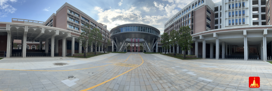 三校區(qū)門(mén)口