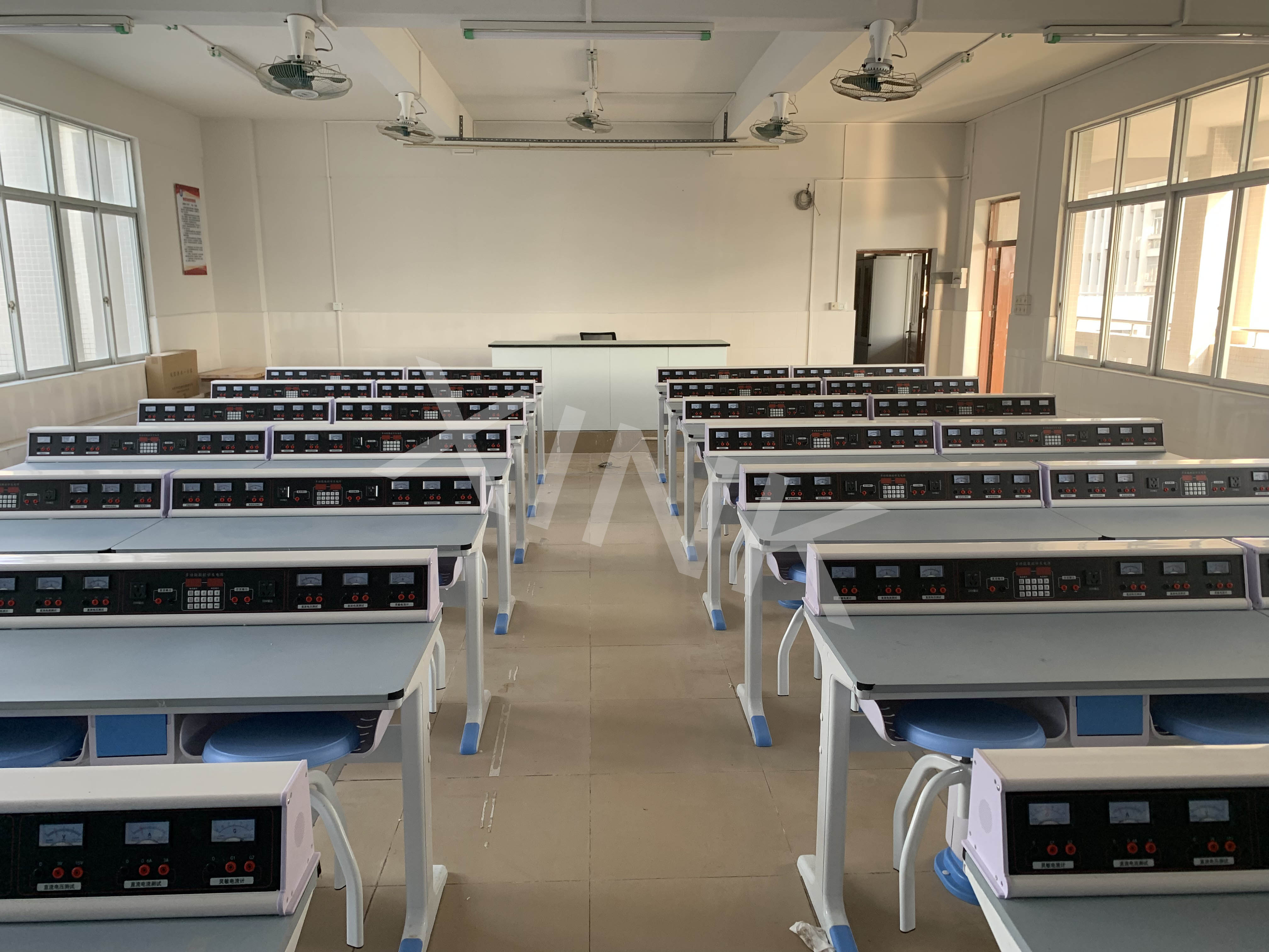 <a href='http://www.w8237.cn/' target='1' style='font-size:14px; font-weight:bold; color:#0080ff;'>物理實驗室</a>