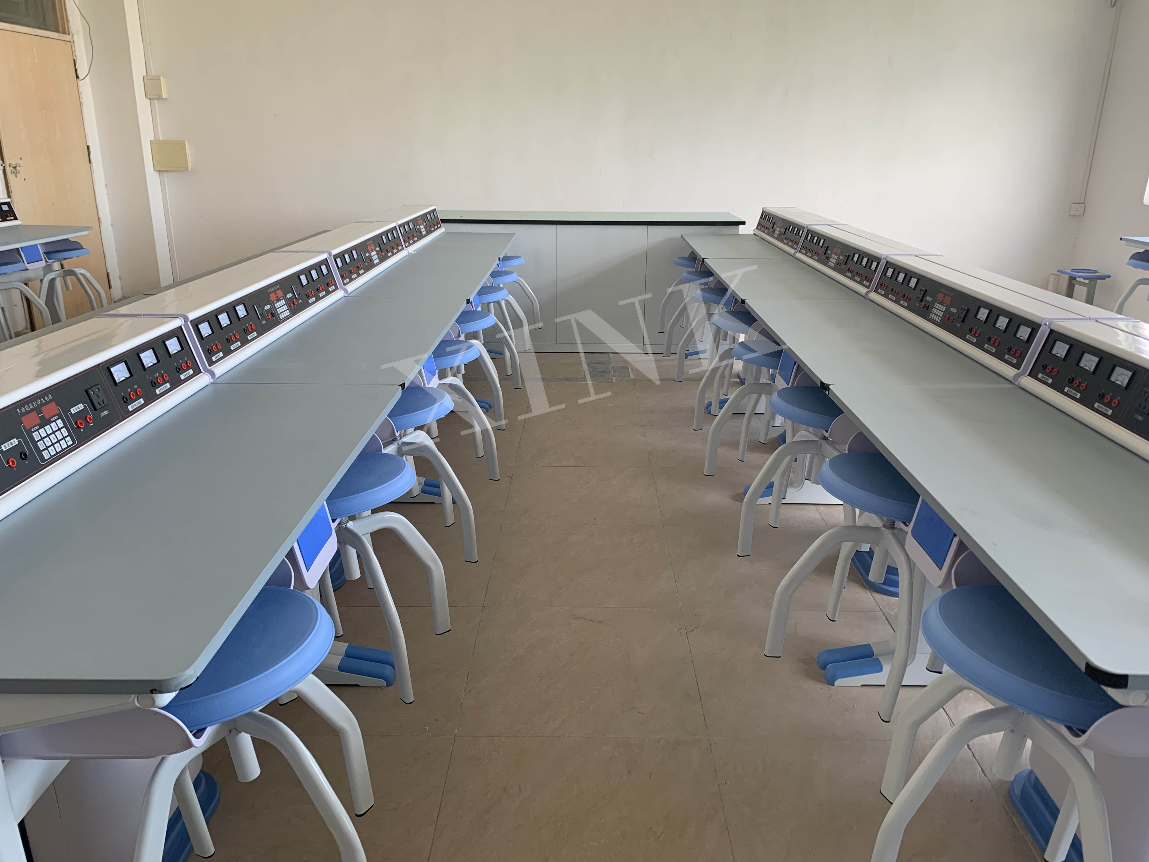 <a href='http://www.w8237.cn/' target='1' style='font-size:14px; font-weight:bold; color:#0080ff;'>物理實驗室</a>