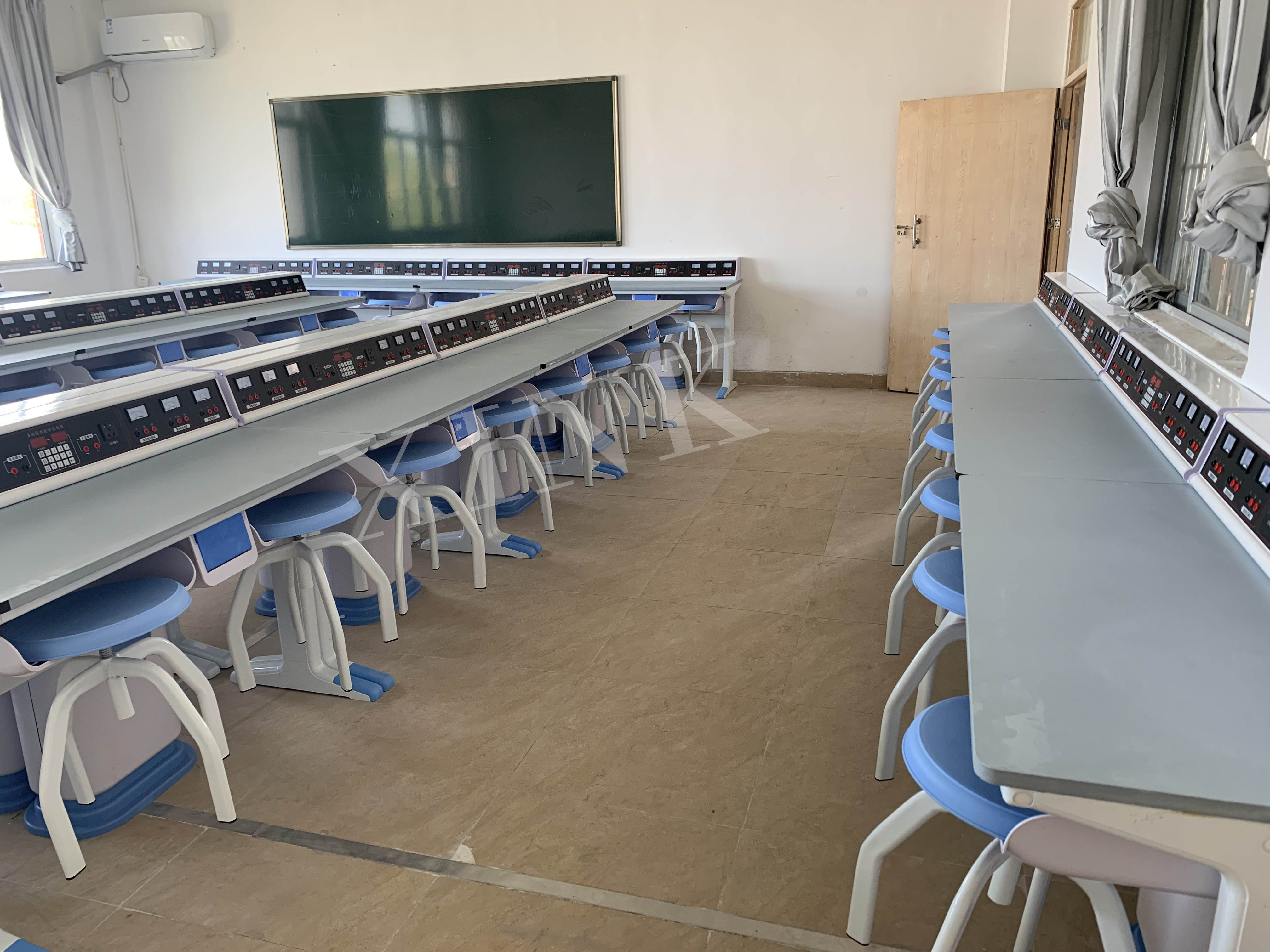 <a href='http://www.w8237.cn/' target='1' style='font-size:14px; font-weight:bold; color:#0080ff;'>物理實驗室</a>