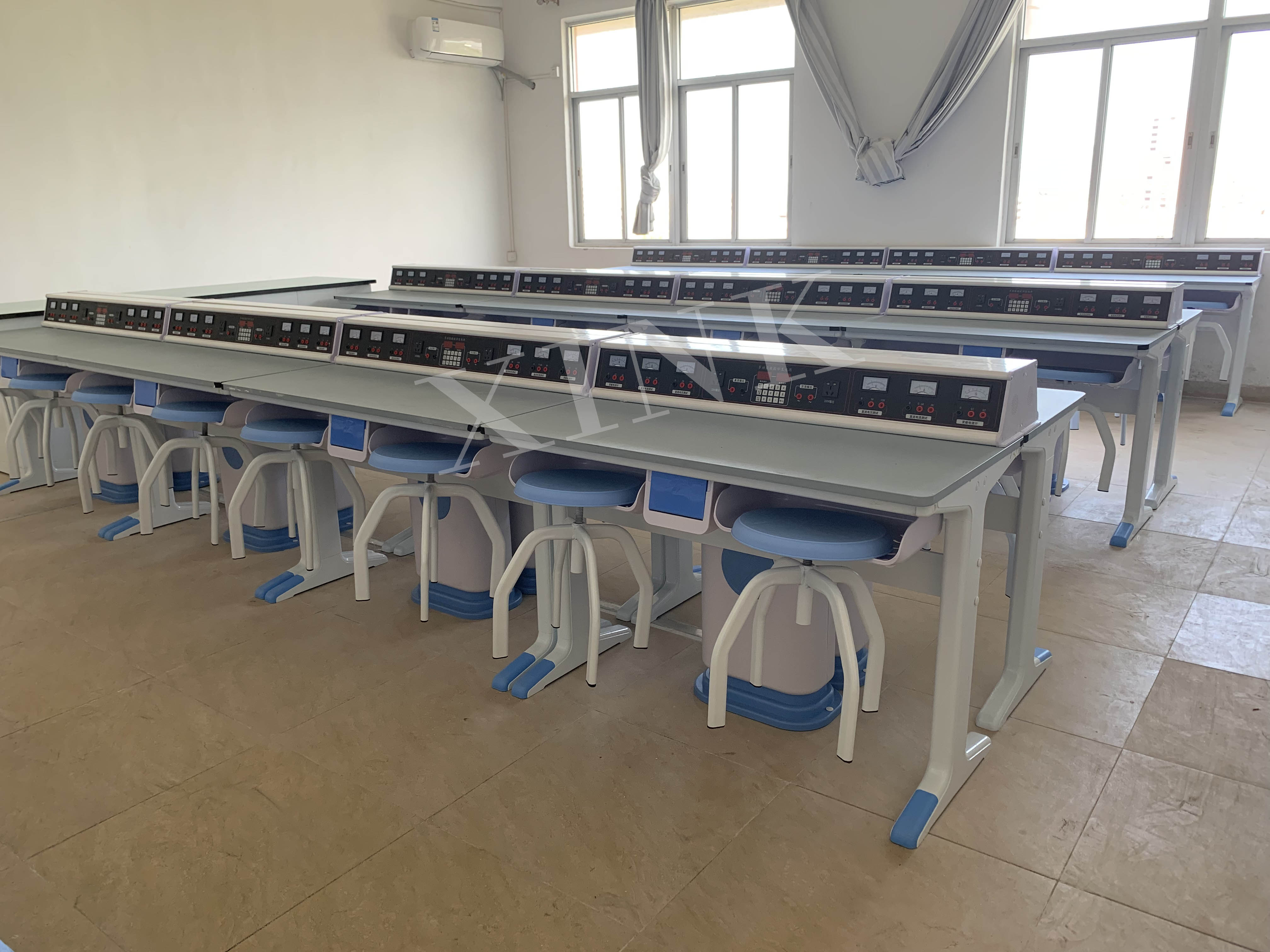 電學<a href='http://www.w8237.cn/' target='1' style='font-size:14px; font-weight:bold; color:#0080ff;'>物理實驗室</a>