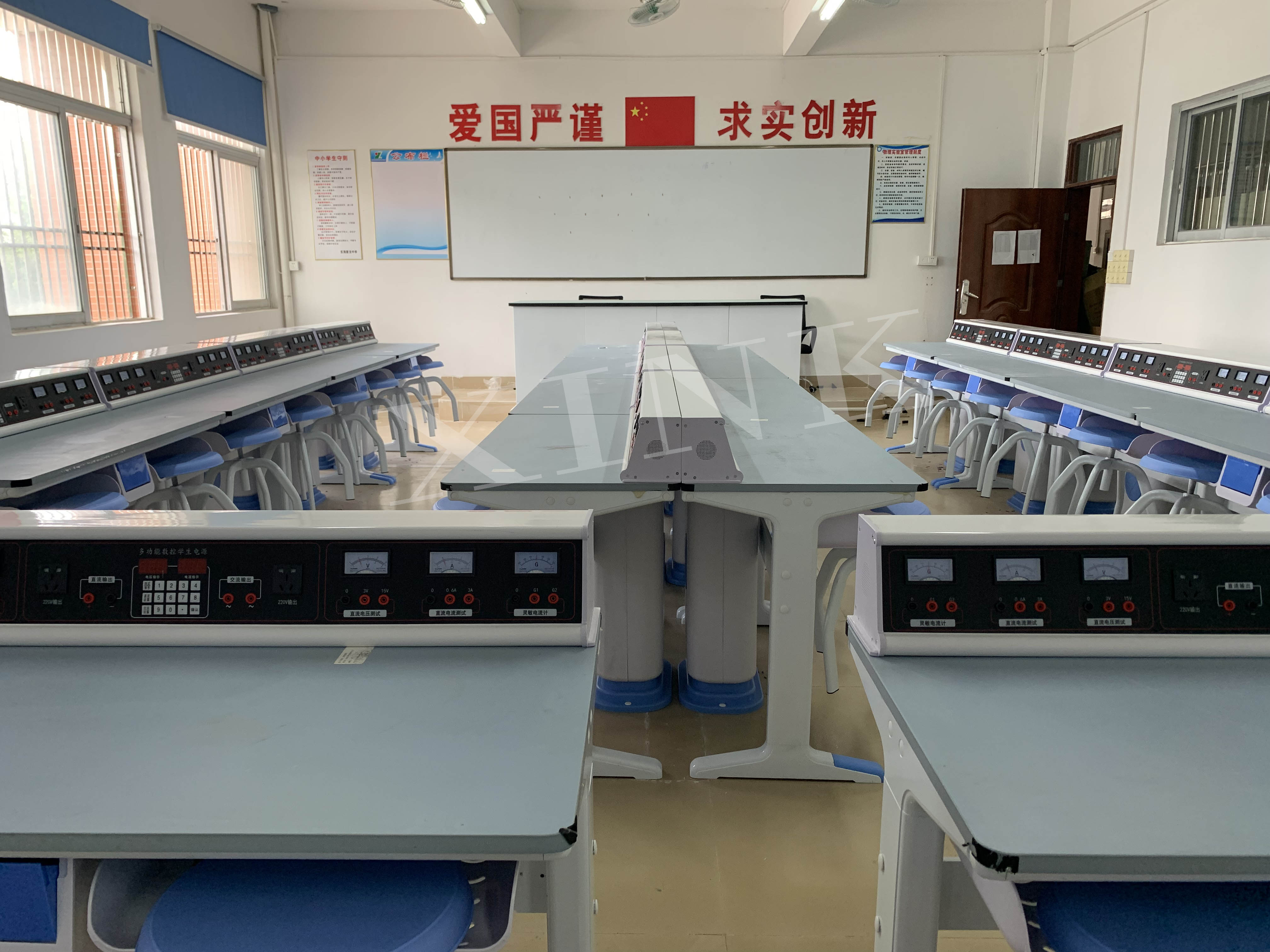 <a href='http://www.w8237.cn/' target='1' style='font-size:14px; font-weight:bold; color:#0080ff;'>物理實驗室</a>