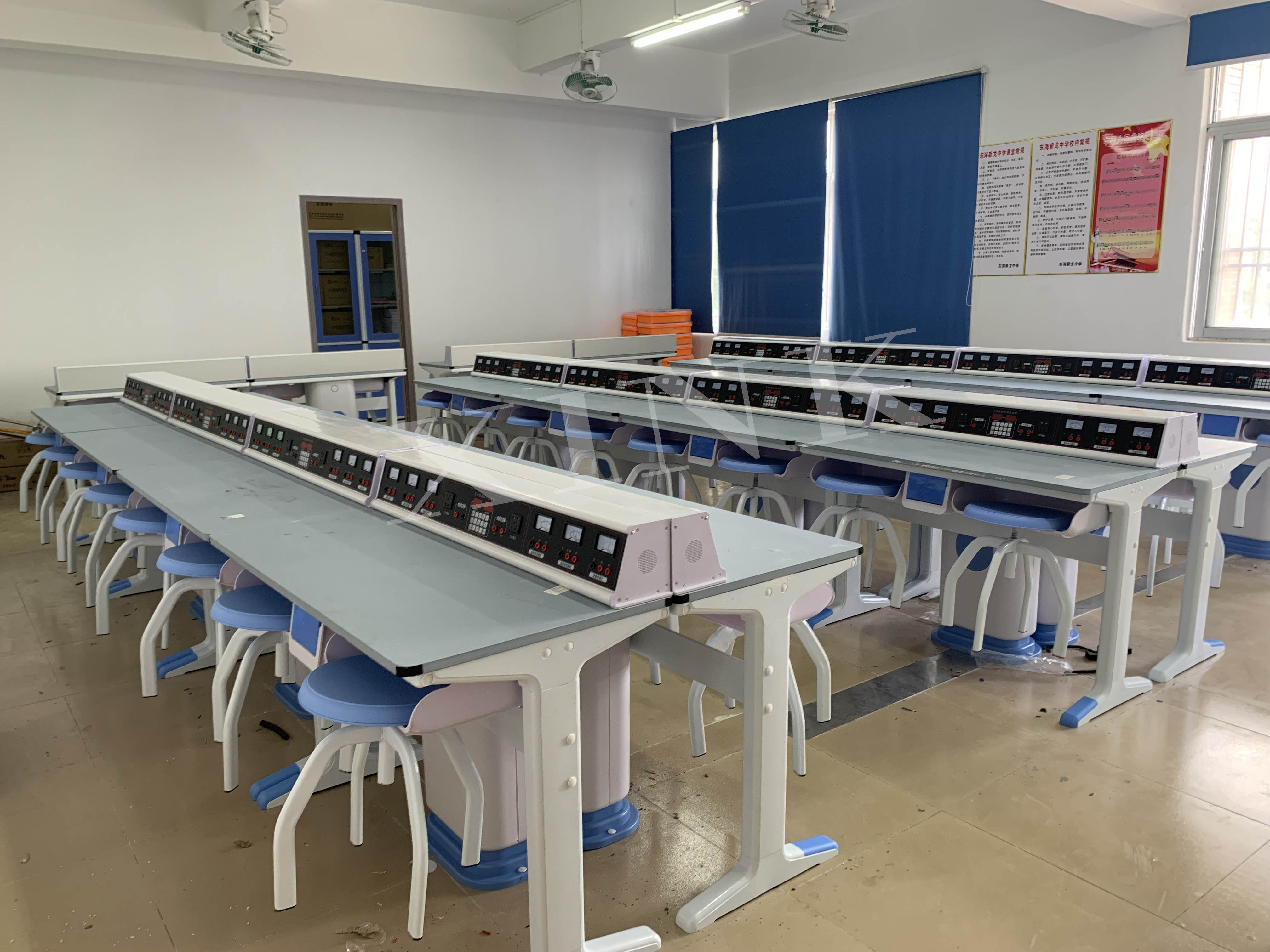 <a href='http://www.w8237.cn/' target='1' style='font-size:14px; font-weight:bold; color:#0080ff;'>物理實驗室</a>