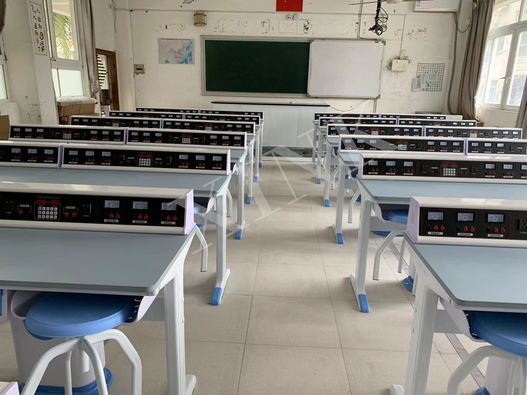 <a href='http://www.w8237.cn/' target='1' style='font-size:14px; font-weight:bold; color:#0080ff;'>物理實驗室</a>