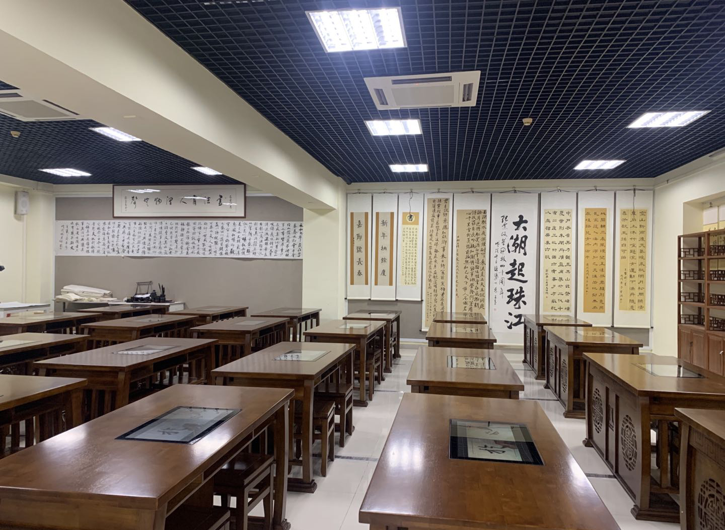 <a href='http://www.w8237.cn/chanpin/57-1.html' target='1' style='font-size:18px; font-weight:bold; color:#000000;'>書法室</a>