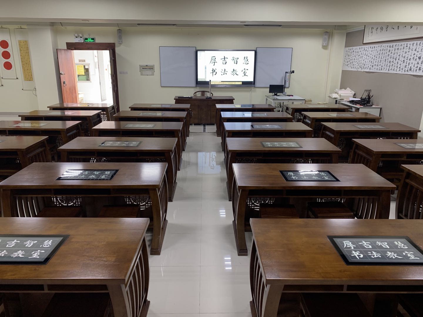智慧<a href='http://www.w8237.cn/chanpin/57-1.html' target='1' style='font-size:18px; font-weight:bold; color:#000000;'>書法室</a>