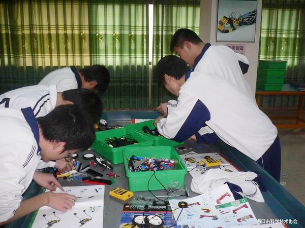 <a href='http://www.w8237.cn/chanpin/60-1.html' target='1' style='font-size:18px; font-weight:bold; color:#000000;'>機器人功能室</a>2