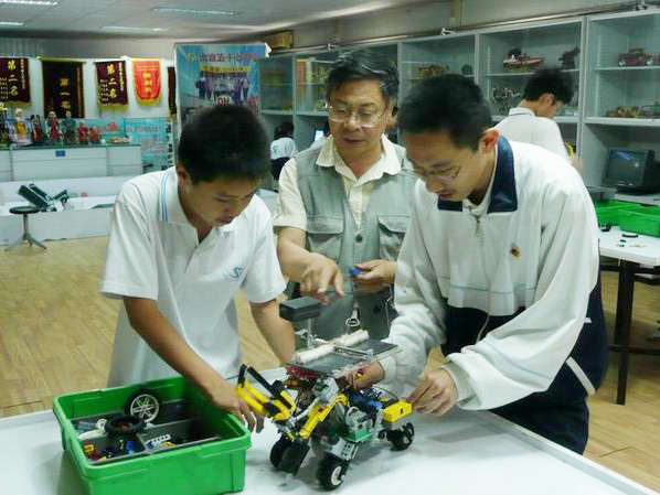 <a href='http://www.w8237.cn/chanpin/60-1.html' target='1' style='font-size:18px; font-weight:bold; color:#000000;'>機器人功能室</a>5